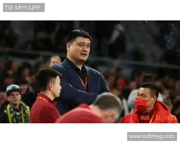 姚明在会议上分享篮球经验与团队合作的重要性激励年轻运动员奋发向上